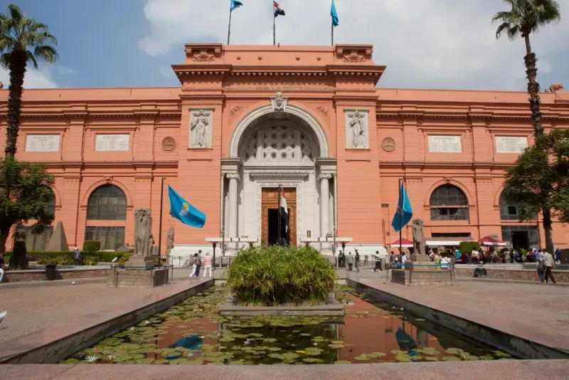 Las Pirámides y el Museo Egipcio desde Port Said